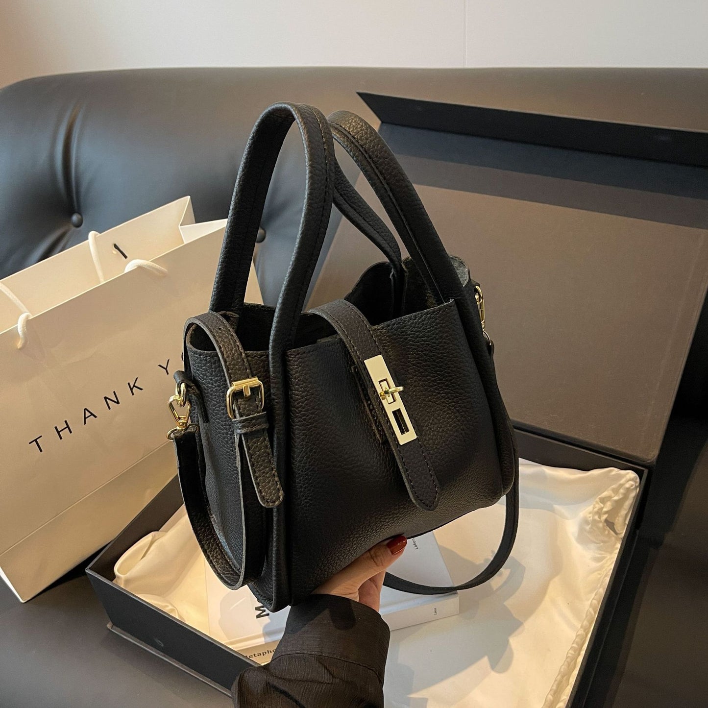 Elegant Retro Handbag